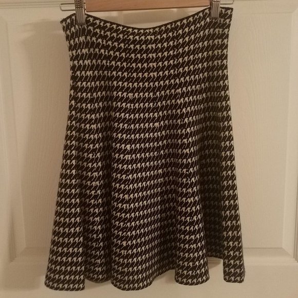 Max Studio Houndstooth Black & Cream Sweater Skirt - Picture 4 of 11